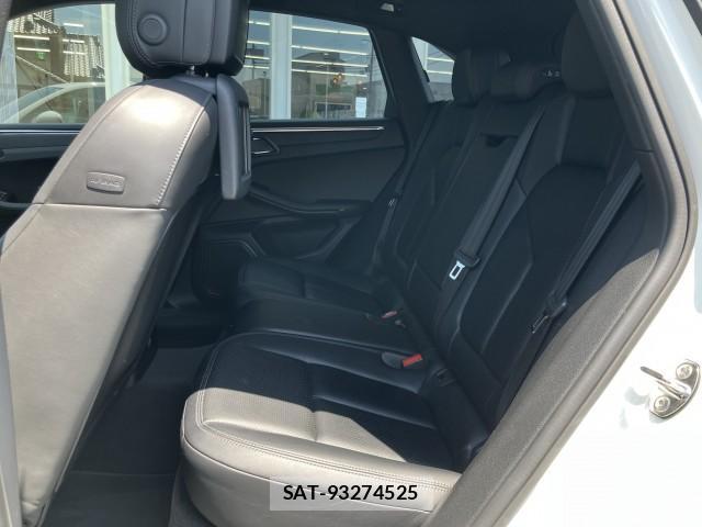 Porsche MACAN 2017-07 8279137-5