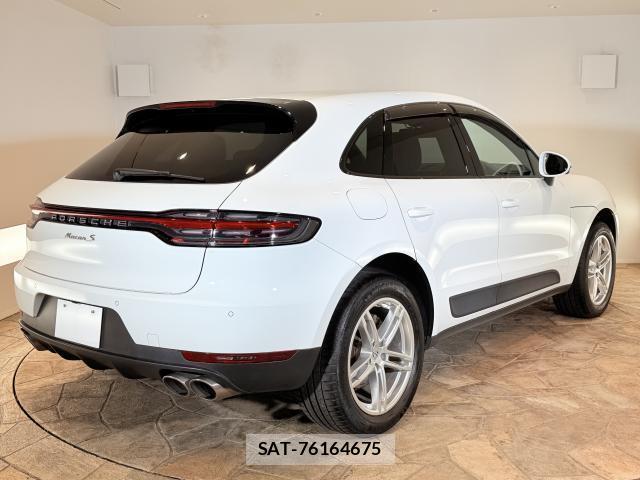 Porsche MACAN 2019-09 8279223-2