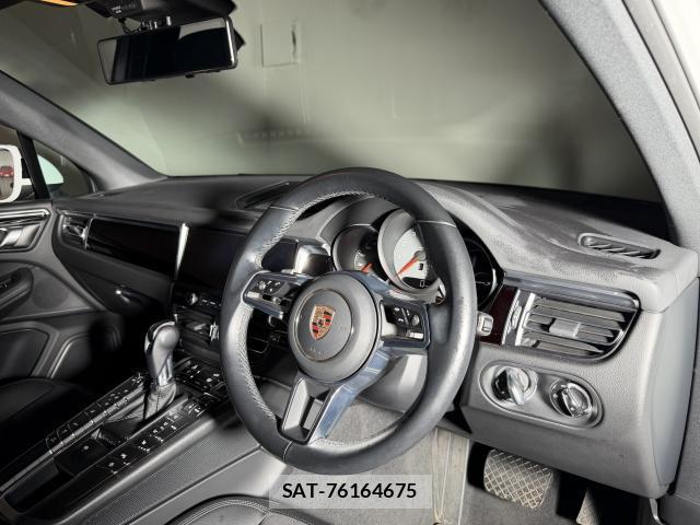 Porsche MACAN 2019-09 8279223-3