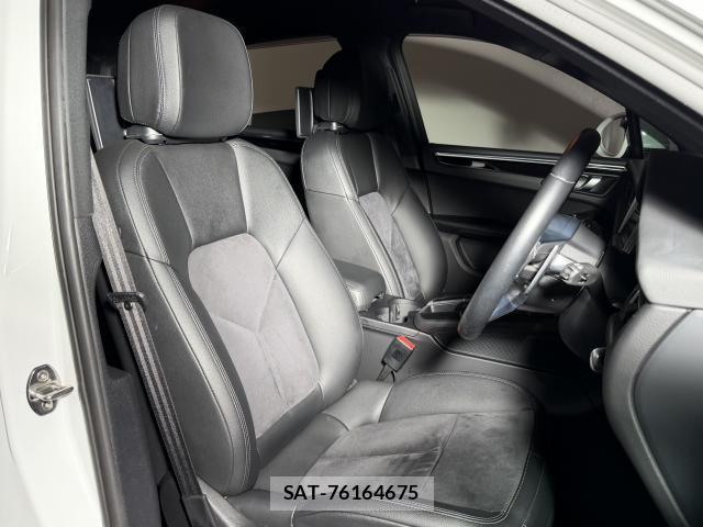 Porsche MACAN 2019-09 8279223-4