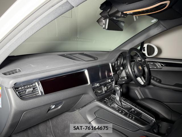 Porsche MACAN 2019-09 8279223-5
