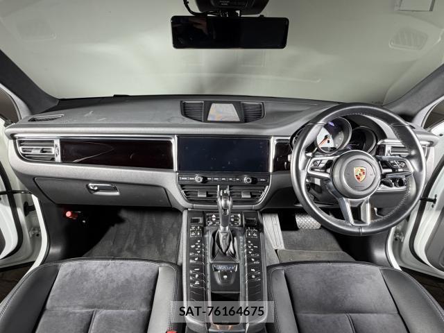 Porsche MACAN 2019-09 8279223-6