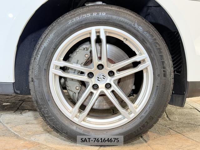 Porsche MACAN 2019-09 8279223-8