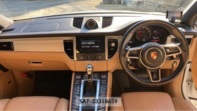 Porsche MACAN 2017-07 8280474-2