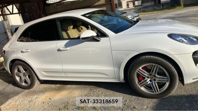 Porsche MACAN 2017-07 8280474-3