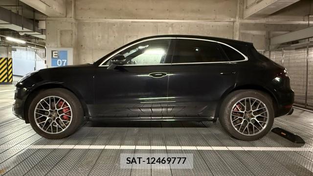 Porsche MACAN 2015-09 8281030-10