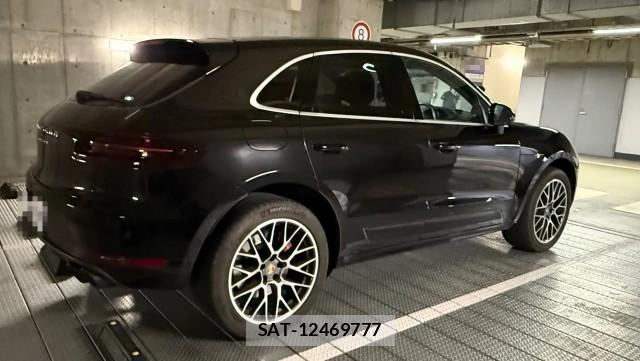 Porsche MACAN 2015-09 8281030-12