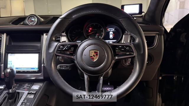 Porsche MACAN 2015-09 8281030-16