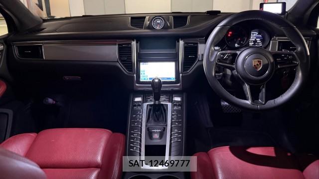 Porsche MACAN 2015-09 8281030-2