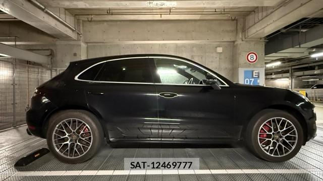 Porsche MACAN 2015-09 8281030-3