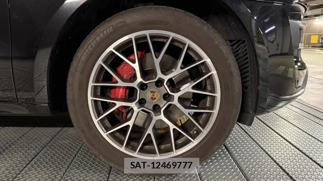 Porsche MACAN 2015-09 8281030-8