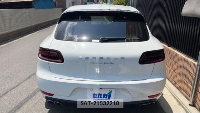 Porsche MACAN 2015-08 8281399-1