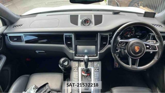 Porsche MACAN 2015-08 8281399-2