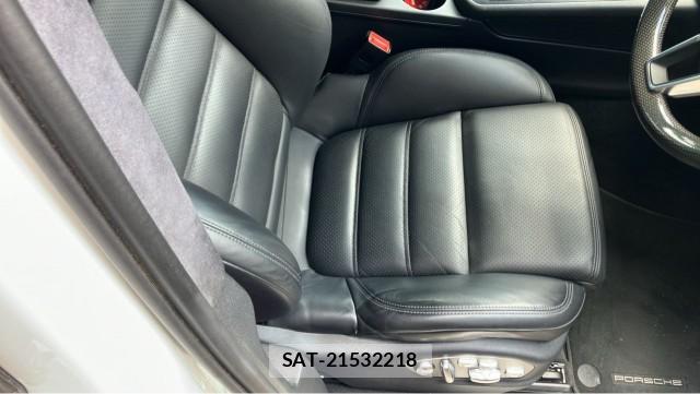 Porsche MACAN 2015-08 8281399-5