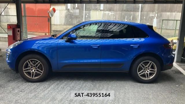 Porsche MACAN 2016-10 8281563-3