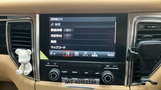 Porsche MACAN 2016-10 8281563-4