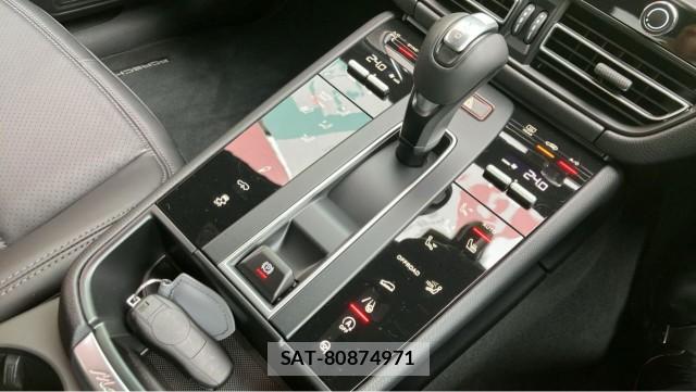 Porsche MACAN 2025-11 8281636-14