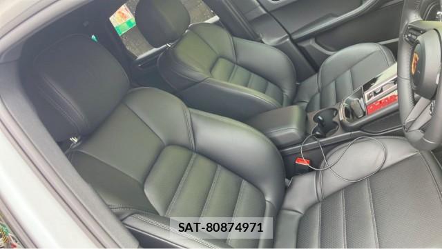 Porsche MACAN 2025-11 8281636-5