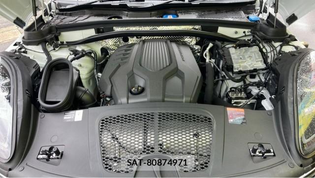 Porsche MACAN 2025-11 8281636-7