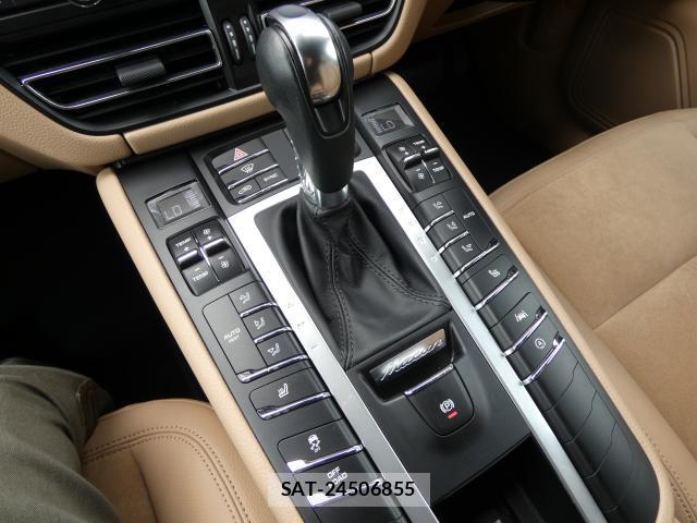 Porsche MACAN 2021-11 8283136-13