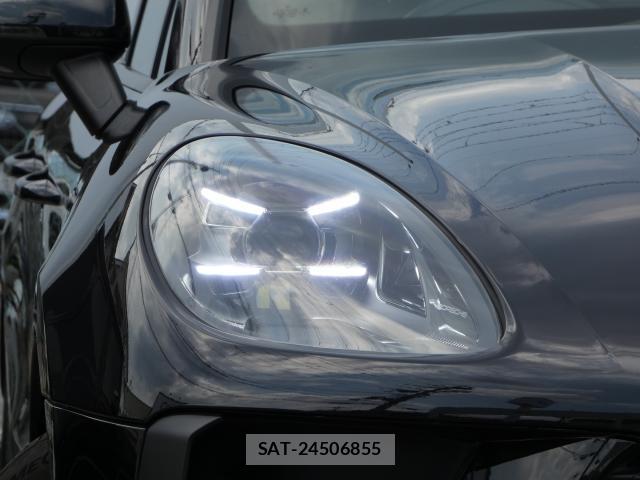 Porsche MACAN 2021-11 8283136-2