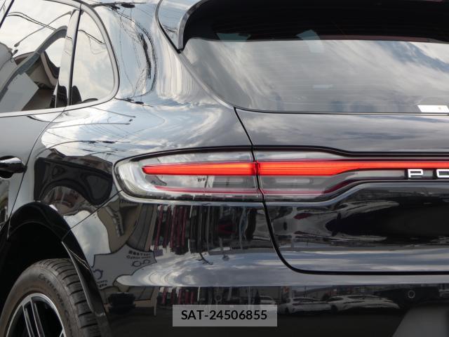 Porsche MACAN 2021-11 8283136-3
