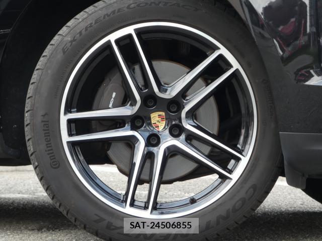 Porsche MACAN 2021-11 8283136-5