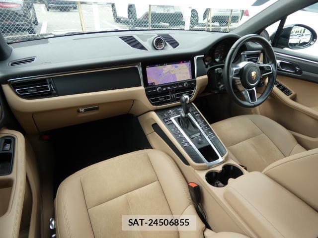 Porsche MACAN 2021-11 8283136-6