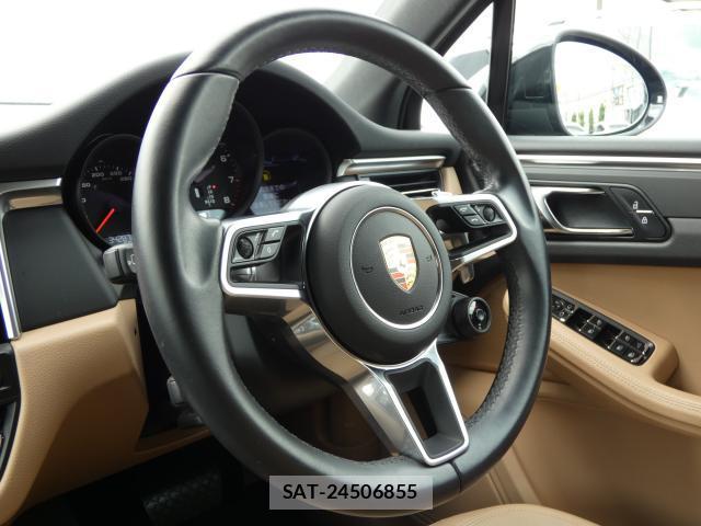 Porsche MACAN 2021-11 8283136-7