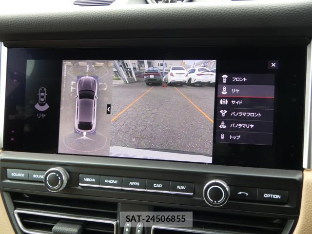 Porsche MACAN 2021-11 8283136-9