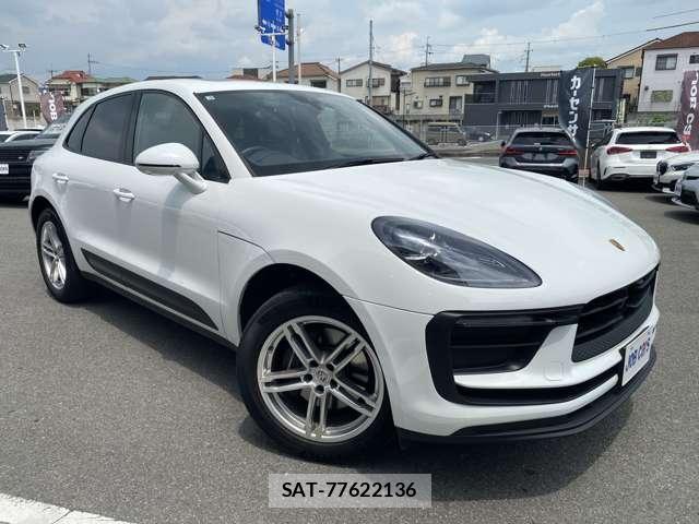 Porsche MACAN 2023-03 8283190-0