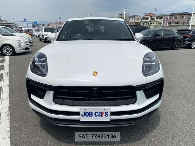 Porsche MACAN 2023-03 8283190-11