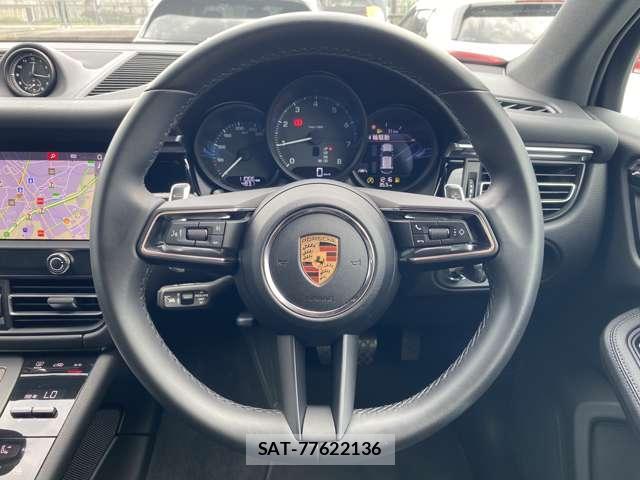 Porsche MACAN 2023-03 8283190-12