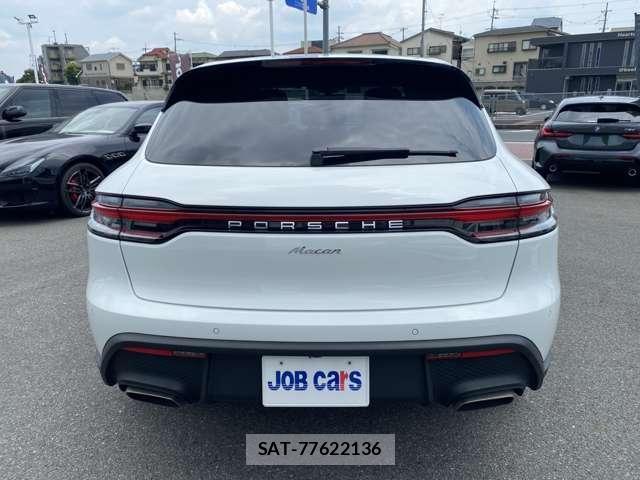 Porsche MACAN 2023-03 8283190-5