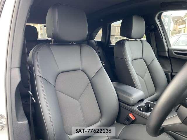 Porsche MACAN 2023-03 8283190-8