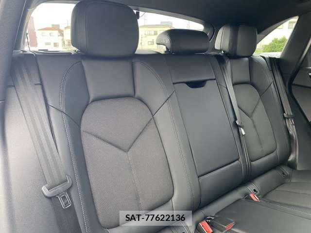 Porsche MACAN 2023-03 8283190-9