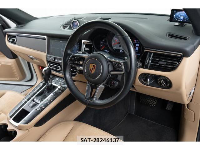 Porsche MACAN 2020-06 8283325-10