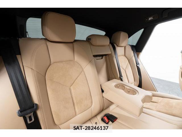 Porsche MACAN 2020-06 8283325-13