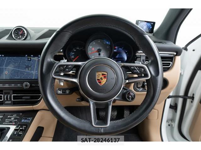 Porsche MACAN 2020-06 8283325-16