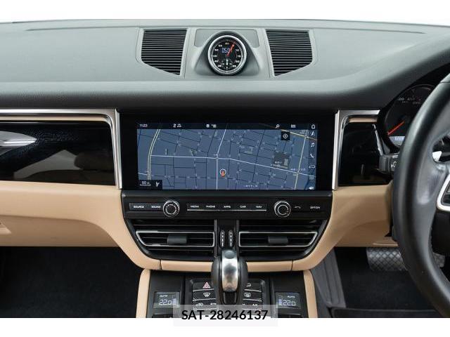 Porsche MACAN 2020-06 8283325-17