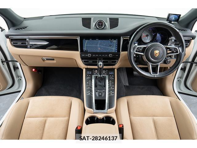 Porsche MACAN 2020-06 8283325-2