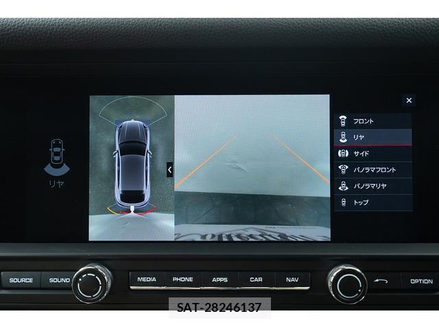 Porsche MACAN 2020-06 8283325-4