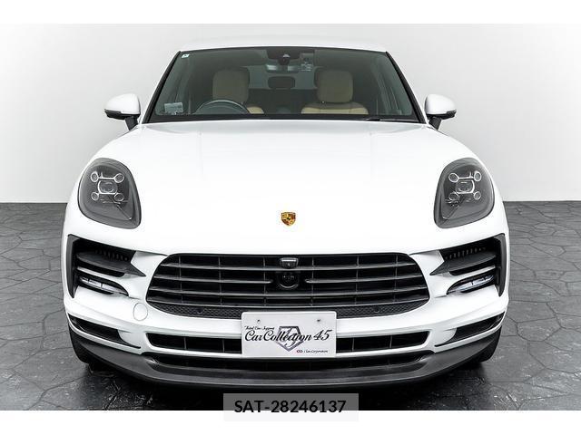 Porsche MACAN 2020-06 8283325-5