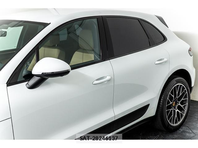 Porsche MACAN 2020-06 8283325-7