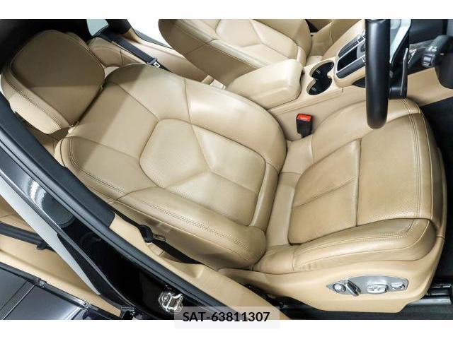 Porsche MACAN 2020-01 8283327-11