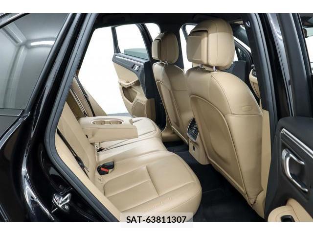 Porsche MACAN 2020-01 8283327-13