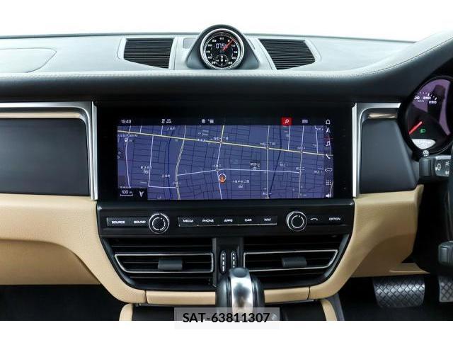 Porsche MACAN 2020-01 8283327-17