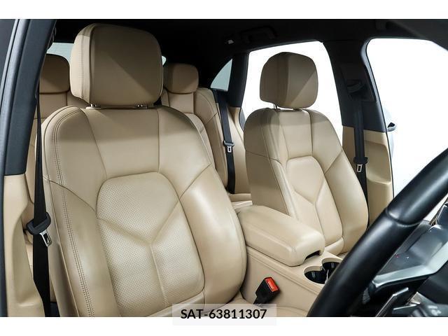 Porsche MACAN 2020-01 8283327-3