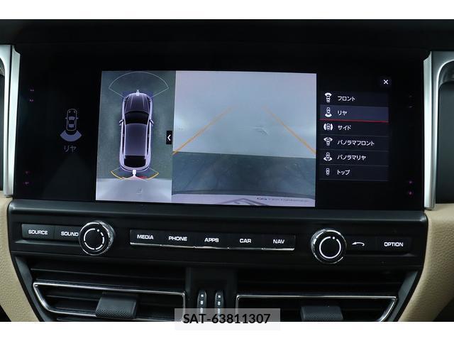 Porsche MACAN 2020-01 8283327-4