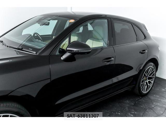 Porsche MACAN 2020-01 8283327-7